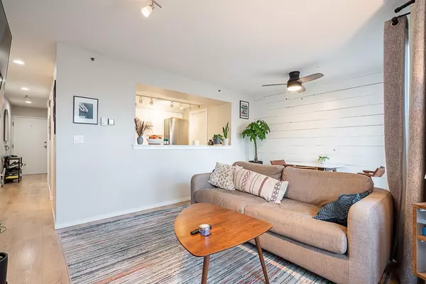 Vancouver, BC V5Z 1C4,973 W 7th AVE #2