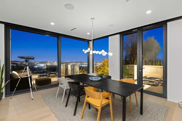 1027 Millstream RD West Vancouver, BC V7S 2C6