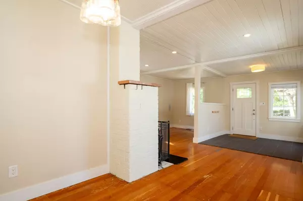 987 Dorman RD Bowen Island, BC V0N 1G1