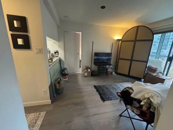 Vancouver, BC V6Z 2S8,1188 Howe ST #401