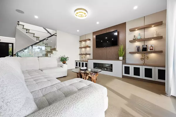 6902 Kitchener ST Burnaby, BC V5B 2J9