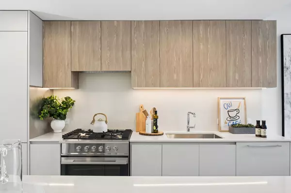 Vancouver, BC V6M 0E3,1008 W 47th ST #211