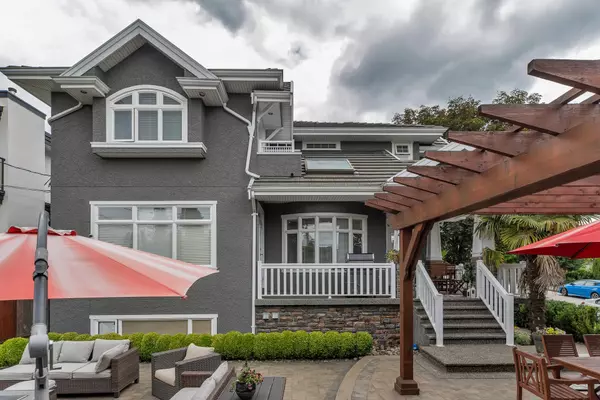 7205 Union ST Burnaby, BC V5A 1J1