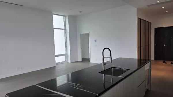 1500 Fern ST #3201 North Vancouver, BC V7J 0E6