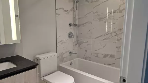 1500 Fern ST #3201 North Vancouver, BC V7J 0E6