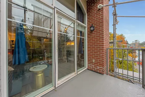 Port Moody, BC V3H 0B1,3250 St Johns ST #403