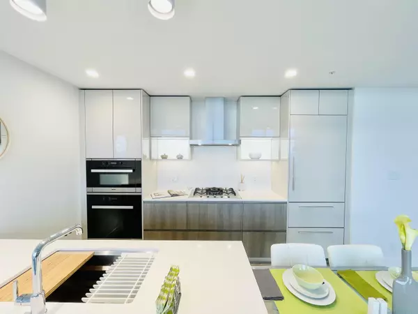 Burnaby, BC V5H 0K5,6511 Sussex AVE #1506