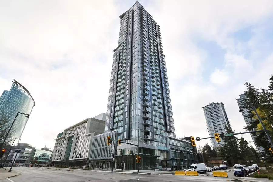 13438 Central AVE #1512, Surrey, BC V3T 0N2