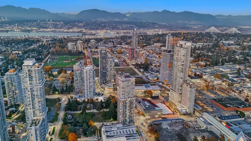 13438 Central AVE #1512, Surrey, BC V3T 0N2