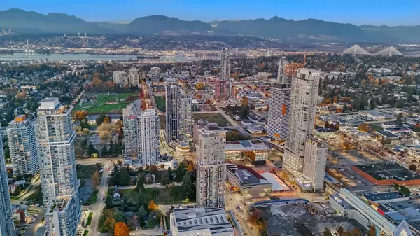 13438 Central AVE #1512, Surrey, BC V3T 0N2