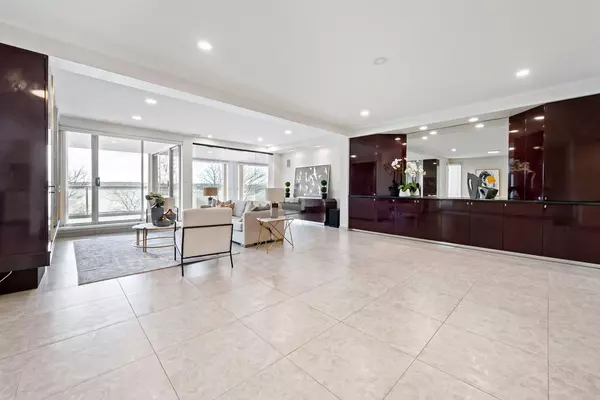 Vancouver, BC V6G 1Z3,2015 Beach AVE #401