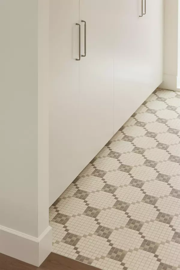 Vancouver, BC V5Y 2C2,15 W 20th AVE #2