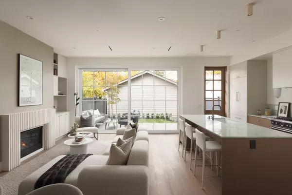 Vancouver, BC V5Y 2C2,15 W 20th AVE #2