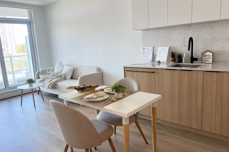 13685 102 AVE #912, Surrey, BC V3T 1N7