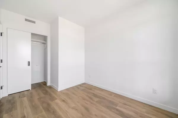 13685 102 AVE #912 Surrey, BC V3T 1N7