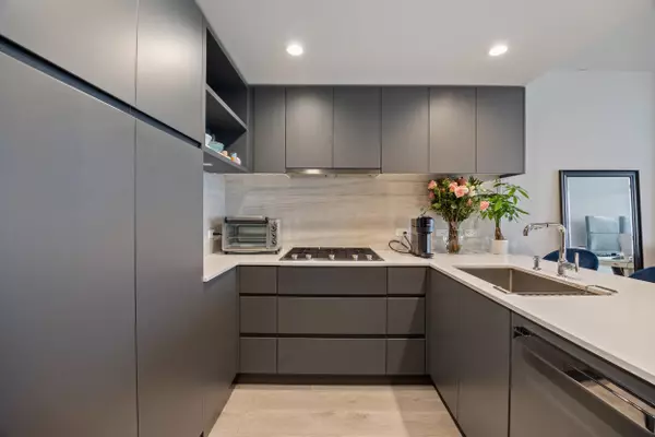 Coquitlam, BC V3K 6C3,450 Westview ST #3105