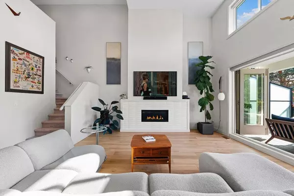 White Rock, BC V4B 2J2,15541 Oxenham AVE