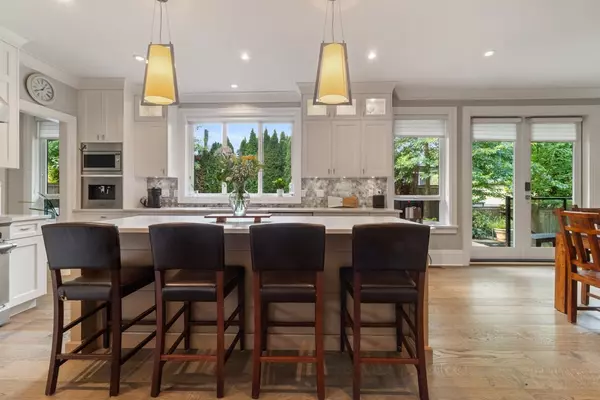 North Vancouver, BC V7R 2P4,3365 Edgemont BLVD