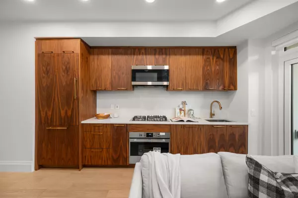 Vancouver, BC V5N 4X6,2550 Garden DR #111