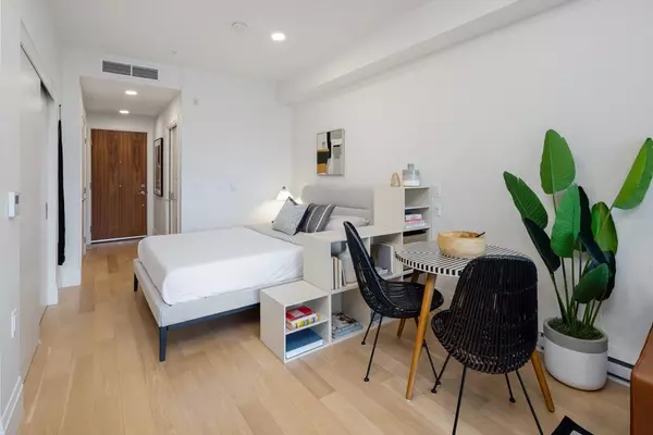 Vancouver, BC V5N 4X6,2550 Garden DR #410