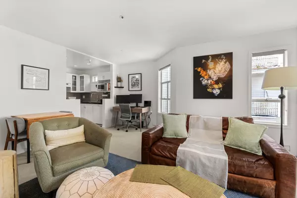 Vancouver, BC V5L 2T2,1537 Charles ST #202