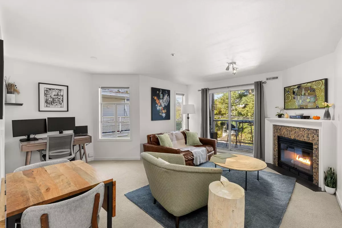 Vancouver, BC V5L 2T2,1537 Charles ST #202