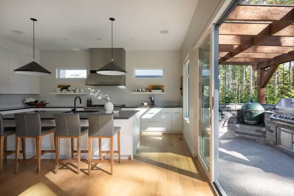 Anmore, BC V3H 0A3,1510 Crystal Creek DR