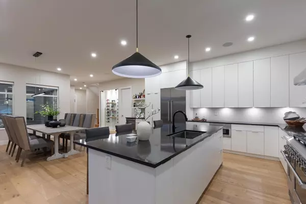 1510 Crystal Creek DR Anmore, BC V3H 0A3