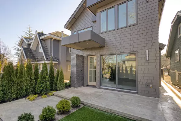 Vancouver, BC V5N 1N1,2380 E 5th AVE