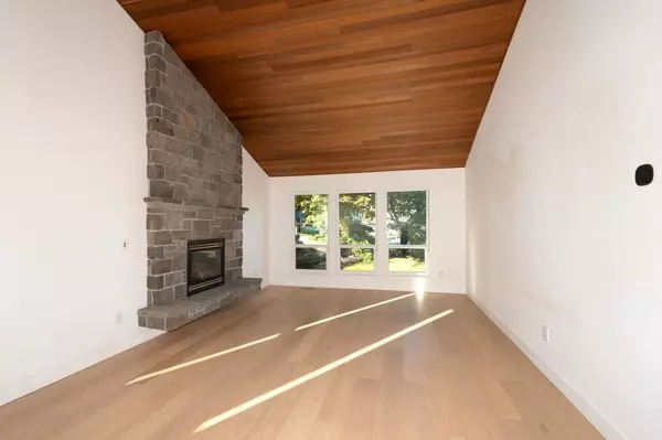 Port Moody, BC V3H 4A9,5 Campion CT