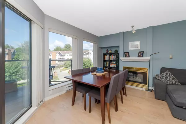 Coquitlam, BC V3B 7N4,2968 Burlington DR #302