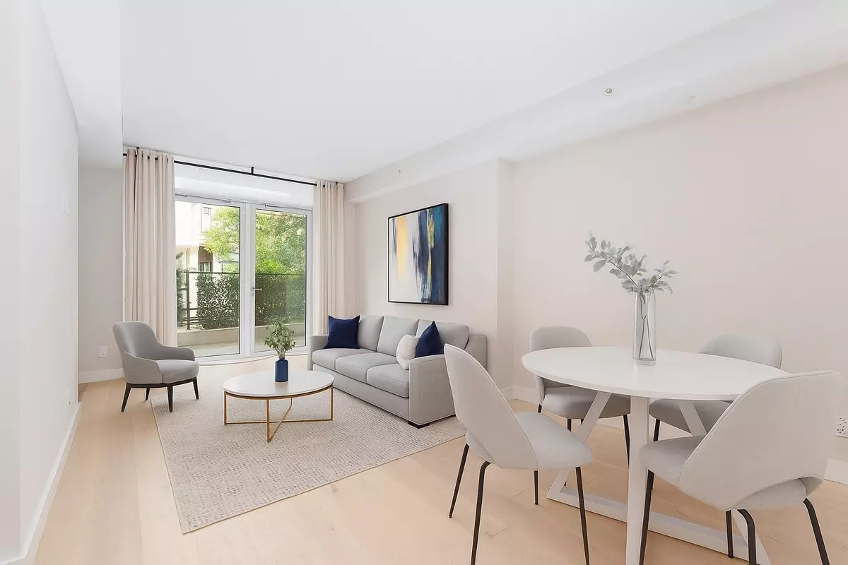 North Vancouver, BC V7J 0B3,2738 Library LN #101