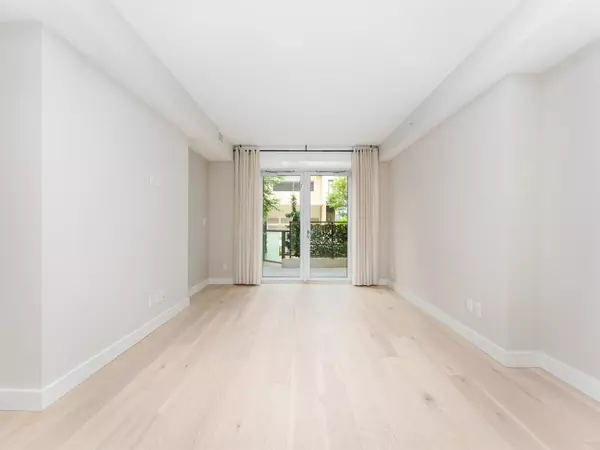 North Vancouver, BC V7J 0B3,2738 Library LN #101