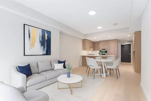 North Vancouver, BC V7J 0B3,2738 Library LN #101