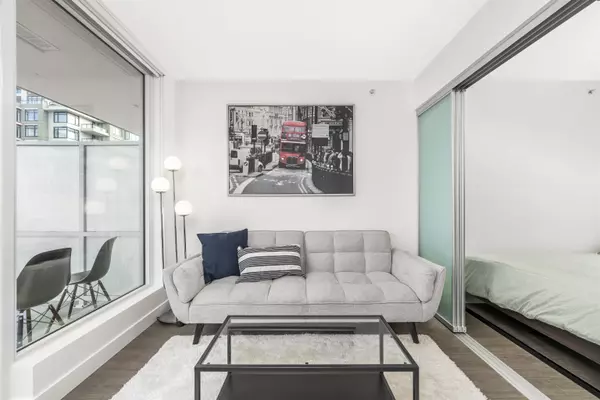 6320 No.3 RD #810, Richmond, BC V6Y 0L5