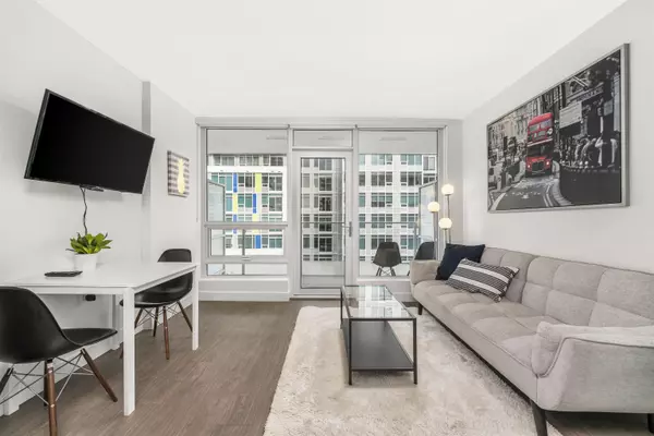 Richmond, BC V6Y 0L5,6320 No.3 RD #810