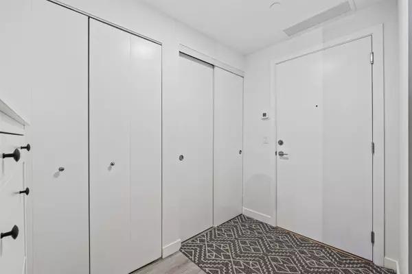 Surrey, BC V3T 0S3,10626 City Pkwy #1811