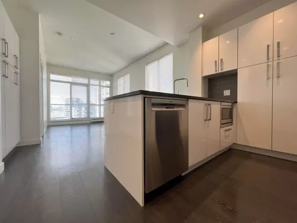 North Vancouver, BC V7M 2E7,105 W 2nd ST #3xx