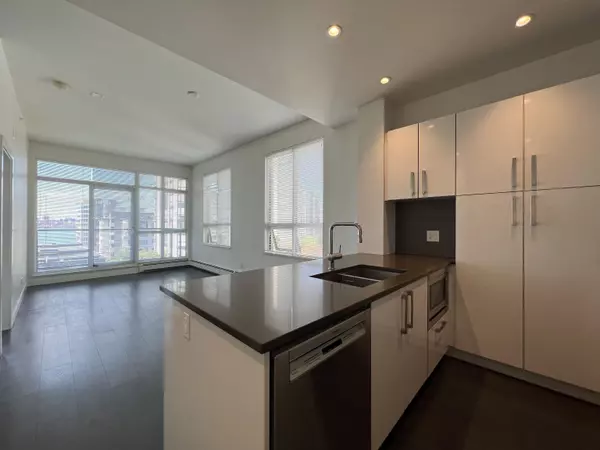 North Vancouver, BC V7M 2E7,105 W 2nd ST #3xx