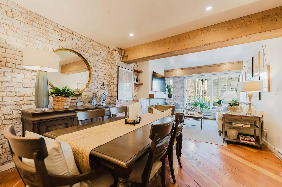 Vancouver, BC V6B 2S2,1178 Hamilton ST #210