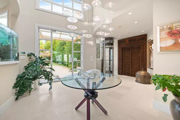 West Vancouver, BC V7W 1B2,4378 Ross CRES