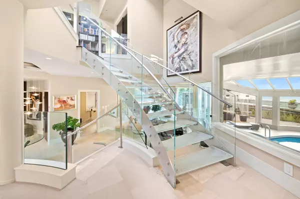 4378 Ross CRES West Vancouver, BC V7W 1B2