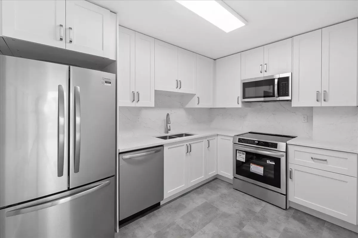 Burnaby, BC V3J 7J8,9280 Salish CT #1102