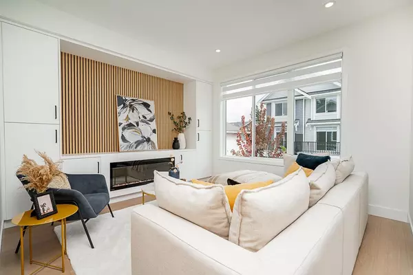 Surrey, BC V4P 1C7,2525 156 ST #2