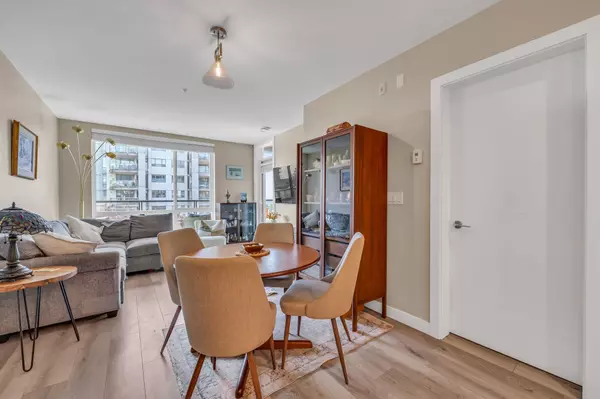 North Vancouver, BC V7L 0H2,128 E 8th ST #404