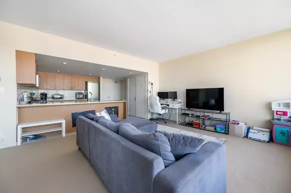 Vancouver, BC V5Z 0A9,522 W 8th AVE #812