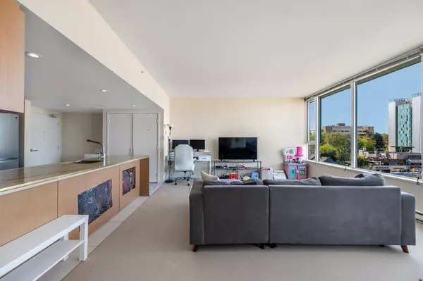 Vancouver, BC V5Z 0A9,522 W 8th AVE #812