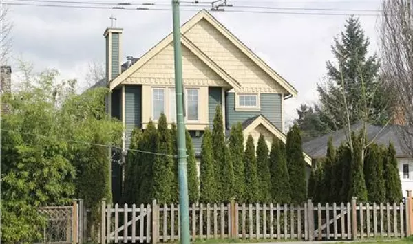 1949 E Broadway, Vancouver, BC V5N 1W4