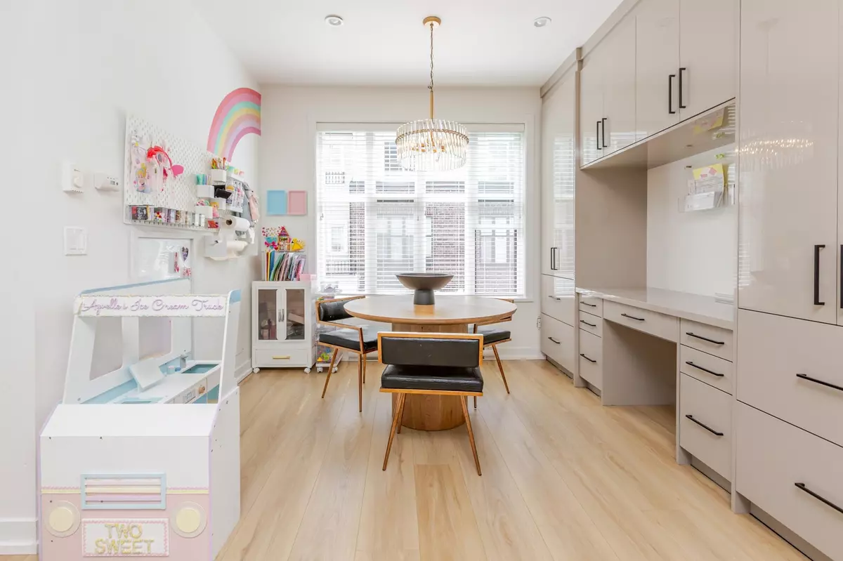 Surrey, BC V3Z 0G3,15588 32nd AVE #11