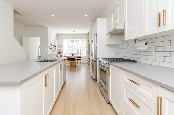 Surrey, BC V3Z 0G3,15588 32nd AVE #11